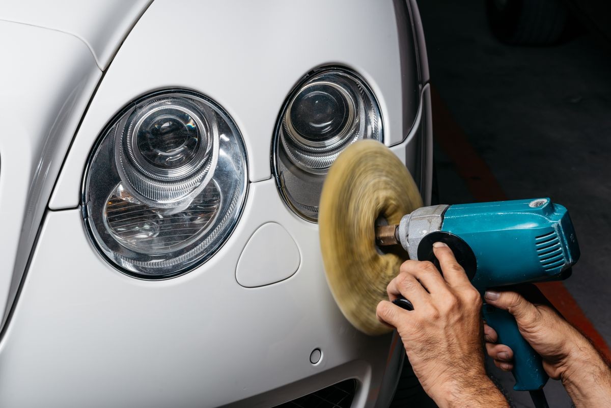 Car detailing series: Polishing white luxury car